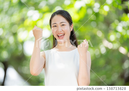 Fresh greenery, woman, beauty, victory pose 138713828