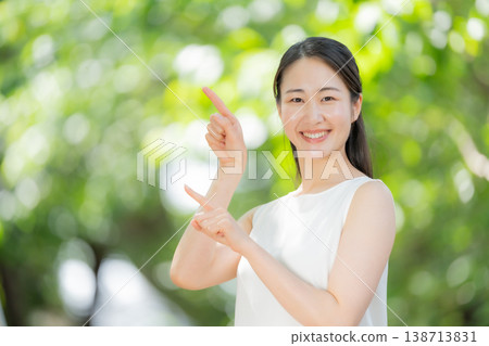 新鮮的綠植，女人，美麗，指向 138713831