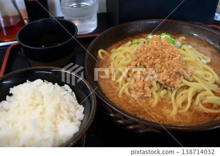 Dan Dan Noodles Set - Lunch at a local Chinese restaurant 138714032