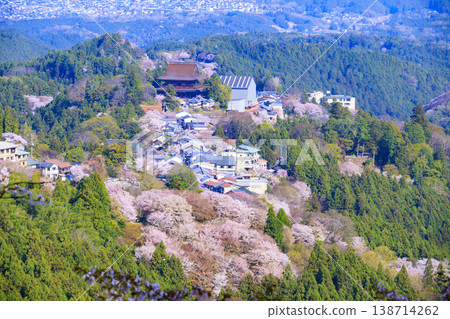 World heritage site in full bloom of cherry blossoms, Mt. Yoshino in the early morning 138714262