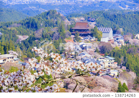 World heritage site in full bloom of cherry blossoms, Mt. Yoshino in the early morning 138714263