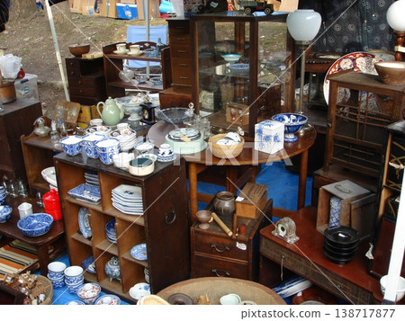 北野天滿宮（又稱「天神山」）古董市集展出的古董工具和古董 138717877