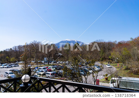 從群馬縣吾妻郡妻戀村輕井澤綠廣場飯店眺望淺間山 138718364