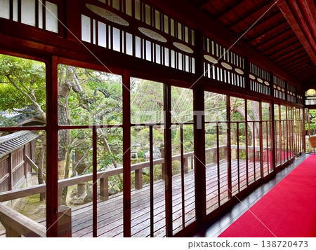 Glass windows overlooking the pine garden at Yamamoto-tei in Shibamata Glass windows overlooking the pine garden at Yamamoto-tei in Shibamata 138720473