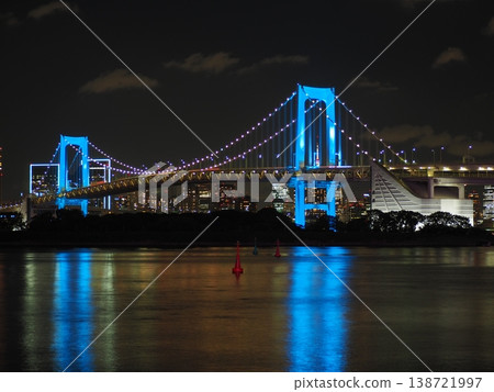 與橋樑的夜視圖 與橋樑的夜視圖 138721997