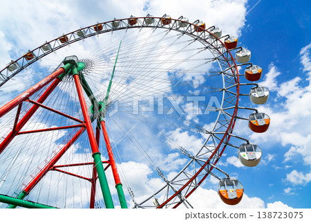 Looking up at the Ferris wheel at Sagamiko MORI MORI Pleasure Forest, Wakayanagi, Midori Ward, Sagamihara City, Kanagawa Prefecture Looking up at the Ferris wheel at Sagamiko MORI MORI Pleasure Forest, Wakayanagi, Midori Ward, Sagamihara City, Kanagawa Prefecture 138723075