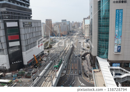A view of the city in front of Hiroshima Station from the rooftop of the Hiroshima Station building. 138728794
