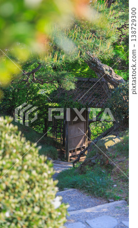 The thatched gate of Kairakuen Garden (Mito City, Ibaraki Prefecture) The thatched gate of Kairakuen Garden (Mito City, Ibaraki Prefecture) 138729300