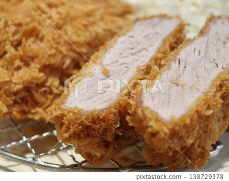 Golden Crispy Tonkatsu Cross Section Macro Detail Golden Crispy Tonkatsu Cross Section Macro Detail 138729378