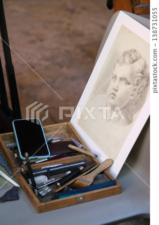 A street artist paints a portrait 138731055