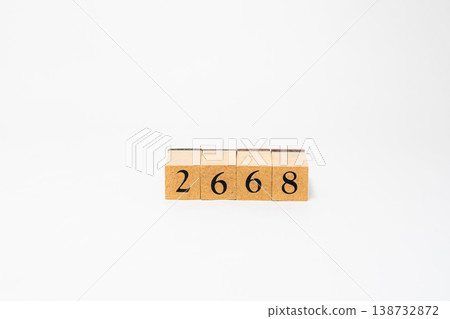 用木塊表示的四位數；一個簡單的數位影像資源。 138732872