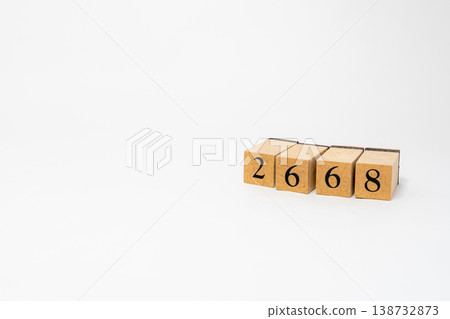用木塊表示的四位數；一個簡單的數位影像資源。 138732873