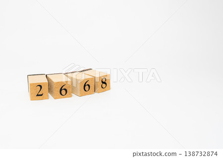 用木塊表示的四位數；一個簡單的數位影像資源。 138732874
