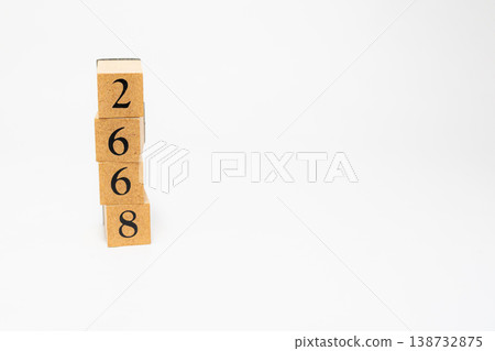 用木塊表示的四位數；一個簡單的數位影像資源。 138732875