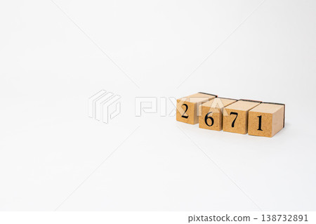 用木塊表示的四位數;一個簡單的數位影像資源。 用木塊表示的四位數;一個簡單的數位影像資源。 138732891