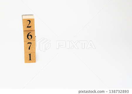 用木塊表示的四位數;一個簡單的數位影像資源。 用木塊表示的四位數;一個簡單的數位影像資源。 138732893