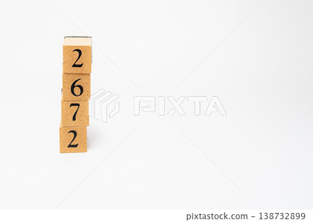 用木塊表示的四位數；一個簡單的數位影像資源。 138732899