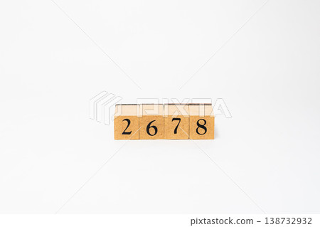 用木塊表示的四位數；一個簡單的數位影像資源。 138732932