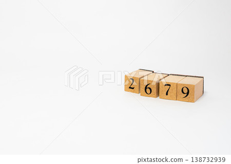用木塊表示的四位數；一個簡單的數位影像資源。 138732939