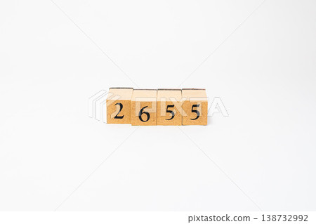 用木塊表示的四位數；一個簡單的數位影像資源。 138732992
