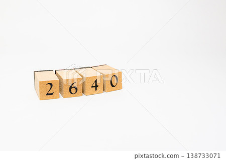 用木塊表示的四位數；一個簡單的數位影像資源。 138733071
