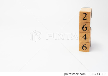 用木塊表示的四位數；一個簡單的數位影像資源。 138733110