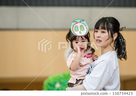 [Nursery school sports day: Mom and I cry during the performance] 138734423