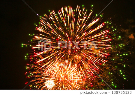 Sagamihara City, Kanagawa Prefecture: Sagamihara Summer Fireworks Festival - Fireworks illuminating the summer night sky. Sagamihara City, Kanagawa Prefecture: Sagamihara Summer Fireworks Festival - Fireworks illuminating the summer night sky. 138735123