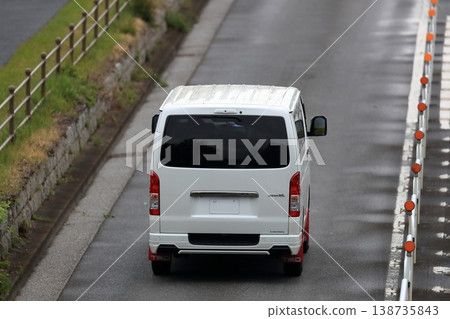 One-box car image One-box car image 138735843
