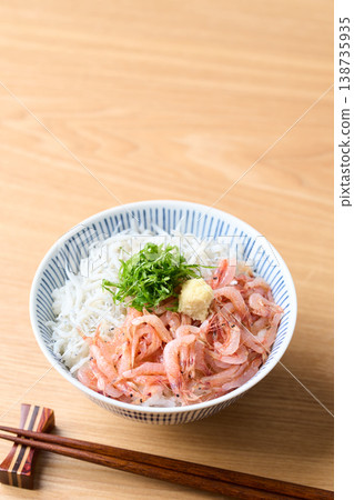 雙色米配生櫻花蝦和煮銀魚 雙色米配生櫻花蝦和煮銀魚 138735935