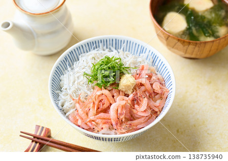 雙色米配生櫻花蝦和煮銀魚 雙色米配生櫻花蝦和煮銀魚 138735940