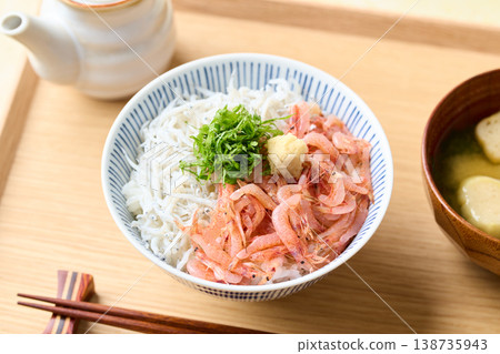雙色米配生櫻花蝦和煮銀魚 雙色米配生櫻花蝦和煮銀魚 138735943