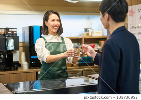 咖啡館的咖啡師 咖啡館的咖啡師 138736952