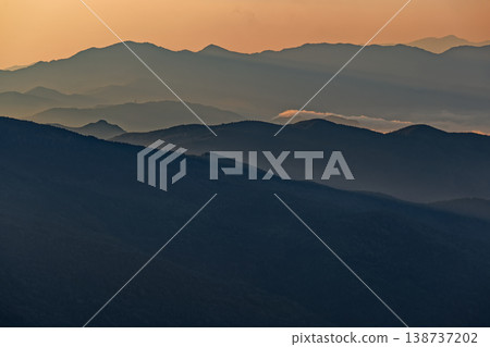 The sunrise over Mount Daibosatsu as seen from Mount Kinpu 138737202