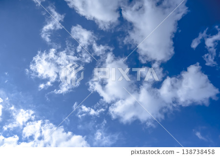 秋冬天空：陽光與雲彩，橫濱 138738458