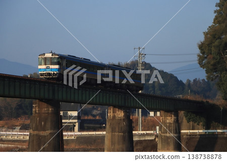 一列性價比很高的本地列車,紀河185系列,清晨行駛在養山線上-拍攝於2026年2月21日 一列性價比很高的本地列車,紀河185系列,清晨行駛在養山線上-拍攝於2026年2月21日 138738878
