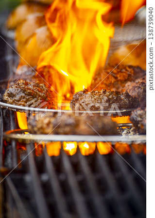 The key to deliciousness: High-temperature charcoal-fired oil, fat, aroma, and charred sugared Hanbo meat The key to deliciousness: High-temperature charcoal-fired oil, fat, aroma, and charred sugared Hanbo meat 138739040