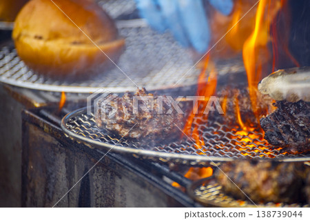 The key to deliciousness: High-temperature charcoal-fired oil, fat, aroma, and charred sugared Hanbo meat The key to deliciousness: High-temperature charcoal-fired oil, fat, aroma, and charred sugared Hanbo meat 138739044