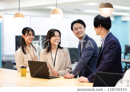 商務人士說話 138740554