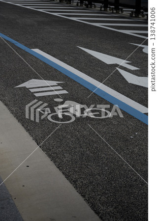 Dedicated bicycle lane signs clearly marked on urban asphalt. Dedicated bicycle lane signs clearly marked on urban asphalt. 138741006