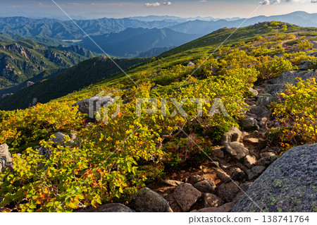 The mountain range of Kawakami Village and the western Joshu region as seen from the summit of Mt. Kinpu in early autumn. 138741764