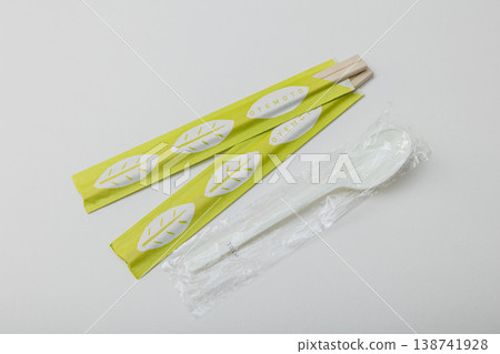 白色背景上的湯匙和筷子圖片 白色背景上的湯匙和筷子圖片 138741928