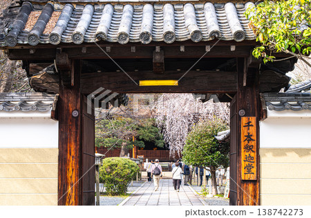 The main gate of Senbon Shakado Temple in Kyoto. The main gate of Senbon Shakado Temple in Kyoto. 138742273