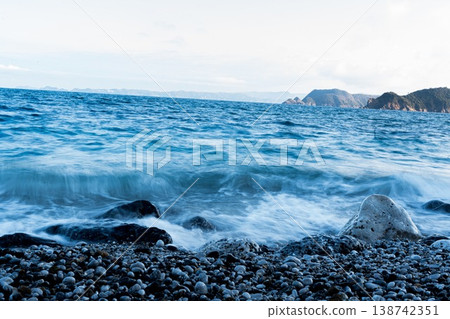 洶湧的波浪 138742351