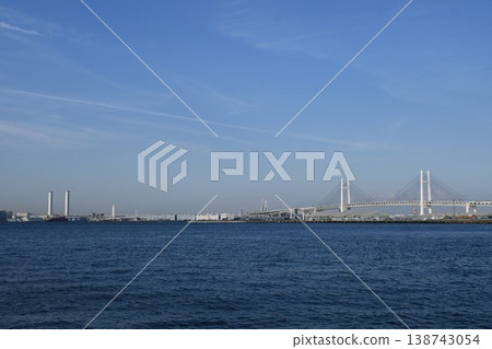 陽光明媚的橫濱灣大橋 陽光明媚的橫濱灣大橋 138743054