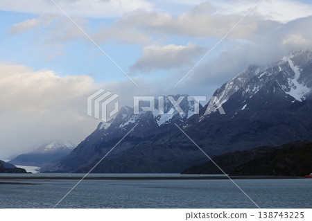 [Patagonia] Grey Lake 138743225