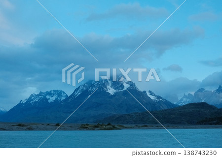 [Patagonia] Grey Lake 138743230