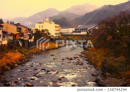 The townscape of Gujo Hachiman at dusk, a view from Miyagase Bridge The townscape of Gujo Hachiman at dusk, a view from Miyagase Bridge 138744294