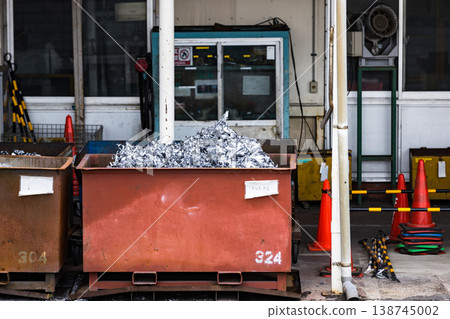 Metalworking: Aluminum waste containers 138745002