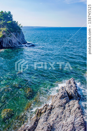 Obsidian cliffs exposed on the surface of Himeshima Island, Oita Prefecture Obsidian cliffs exposed on the surface of Himeshima Island, Oita Prefecture 138745525